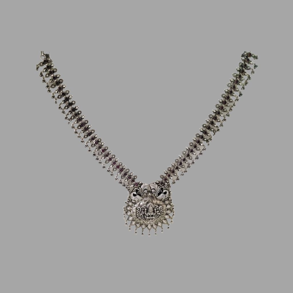 https://www.jewelnidhi.com/img/1609570857AQ NECK 0033.jpg